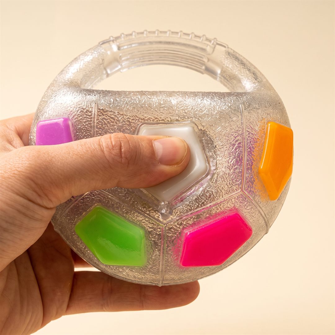 Close-up: het zachte, meegevende rubber van de bal